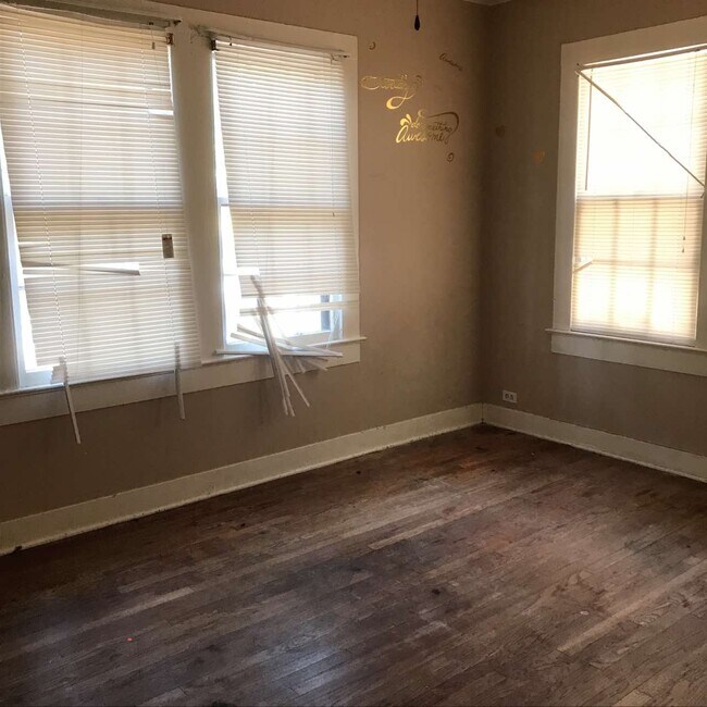 Foto del edificio - 407 Filhiol Ave