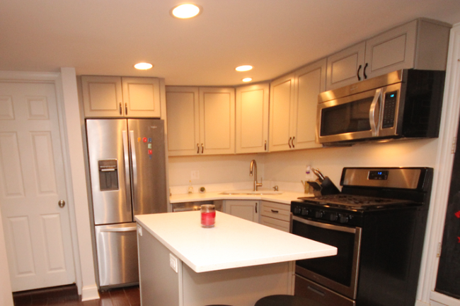 Building Photo - 1341 N Artesian Ave