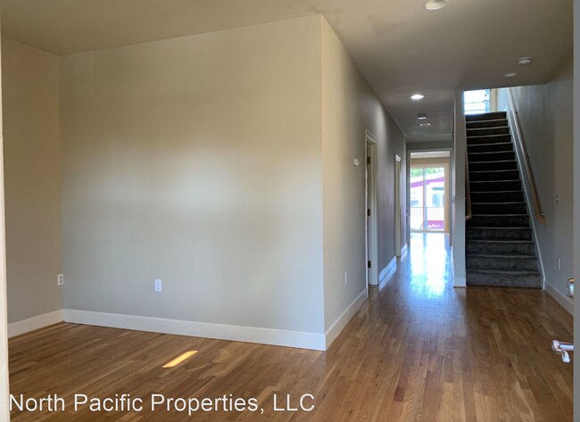 Foto del edificio - 8 br, 3.5 bath House - 5607 12th Ave NE