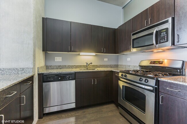 Building Photo - 235 W Van Buren St