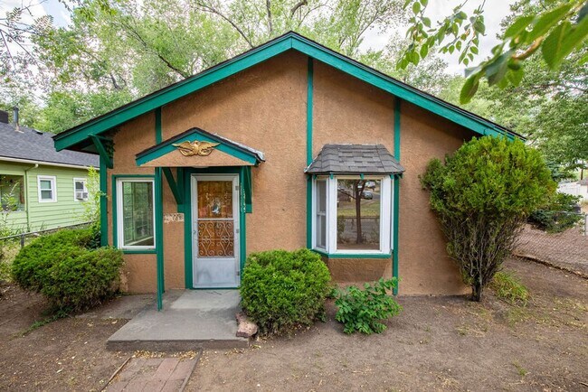 Building Photo - Quaint 2 Bed 1 Bath House in 80907!!