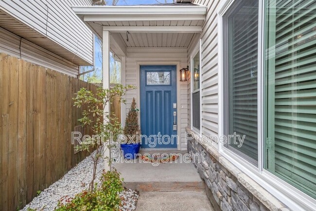 Building Photo - 917 Gerardi Rd