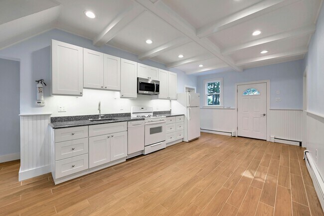 Building Photo - 288 S Van Dien Ave