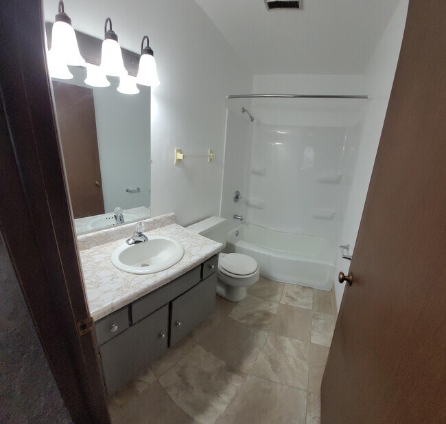 2510 Wilson Ct Unit 8, Appleton, WI 54915 Apartments 2510 Wilson Ct