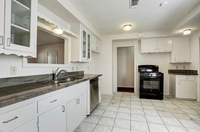 Building Photo - 5615 Arboles Dr
