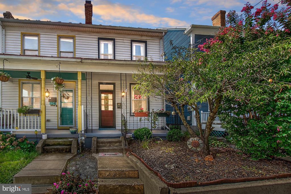 Foto principal - 122 E 7th St