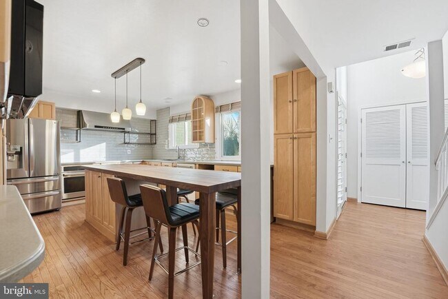 Building Photo - 1528 Goldenrain Ct