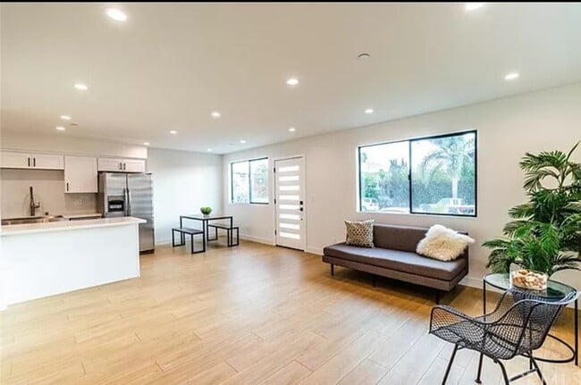 Foto del edificio - 4511 Saturn St