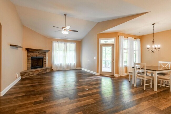 Foto del edificio - Fantastic Location & Price