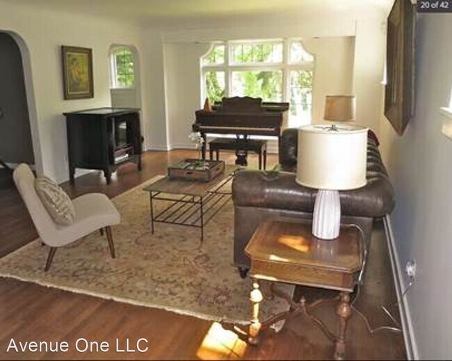 Foto del edificio - 2465 E Lake Washington Blvd