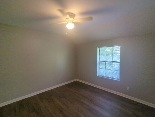 Foto del edificio - 405 Red Oak Dr