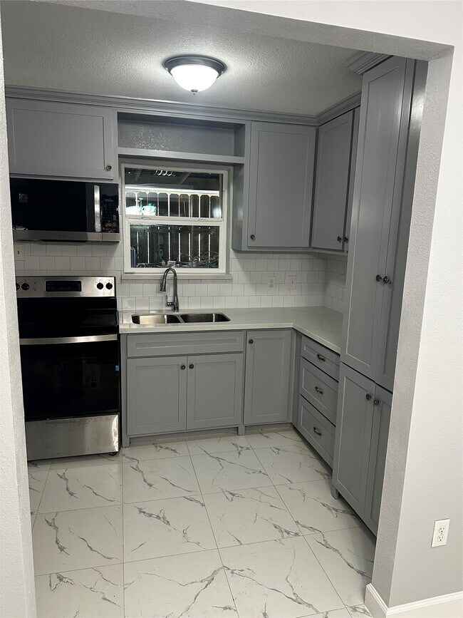 Building Photo - 9505 Neuens Rd