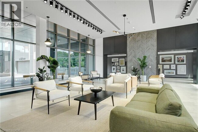 Photo du bâtiment - 50 Grand Ave S