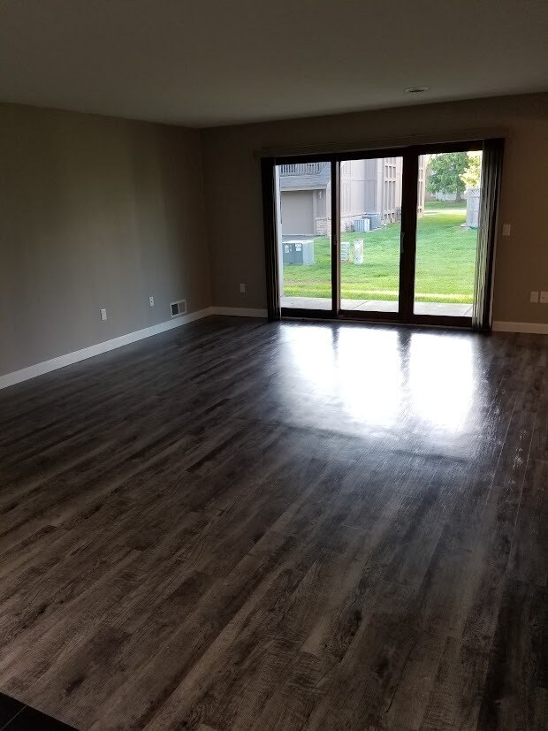 Building Photo - 6732 Worth Ave