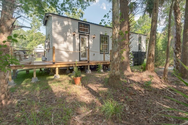 Building Photo - 4275 Mecca Hammock Trl