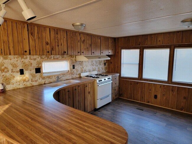 Building Photo - 1692 Williams Dr