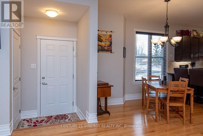 Building Photo - 129 Beatrice Dr