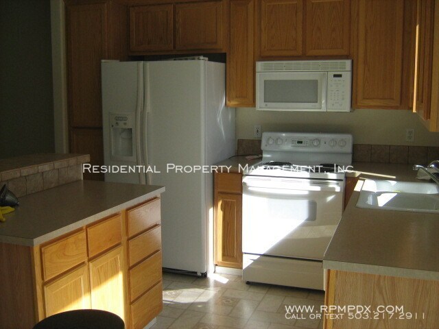 Building Photo - Liberty Oaks Tualatin Townhome.