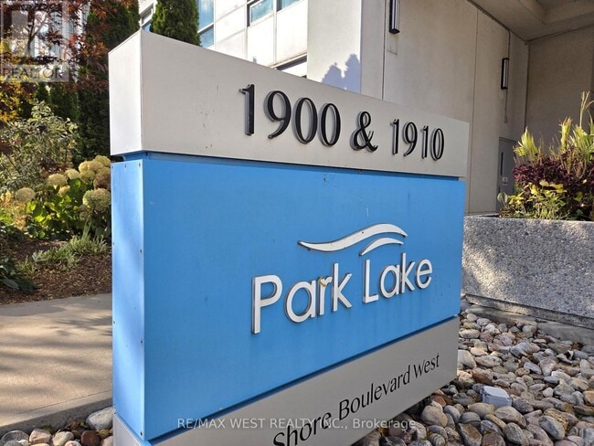 Building Photo - 1900 Lake Shore Blvd W