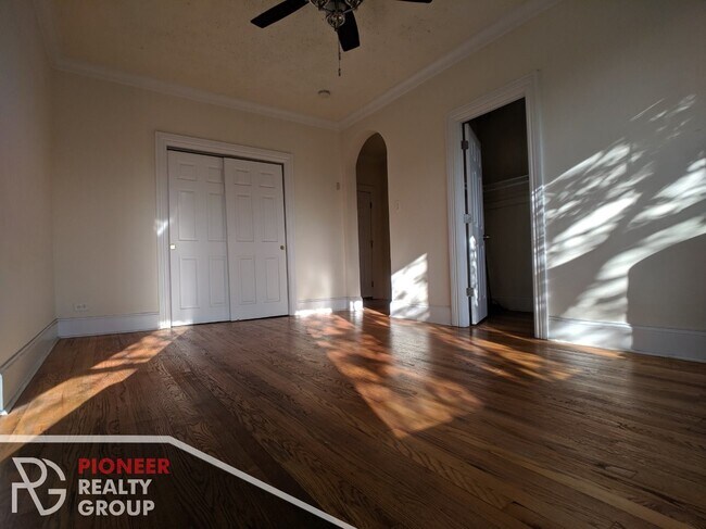 Foto del edificio - 2704 N Sawyer Ave