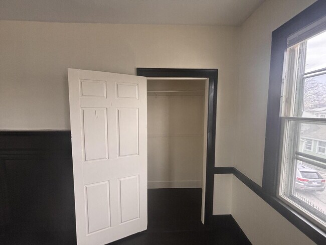 Foto del edificio - Spacious 2+ Bedroom in Prime Brunswick Location