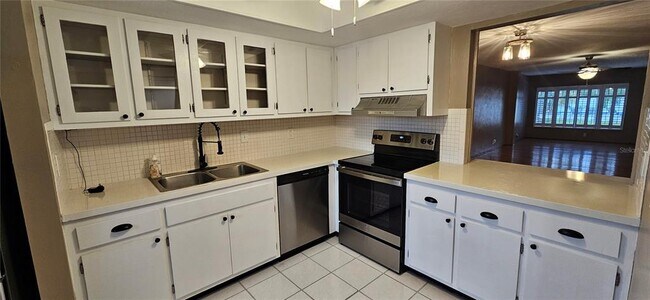 Foto del edificio - 2244 Winkler Ave