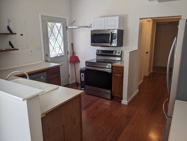 Foto del edificio - 708 White Pines Dr