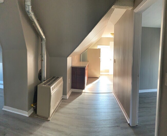 15 Wheelock St Unit 3, Manchester, NH 03102 Apartments in Manchester