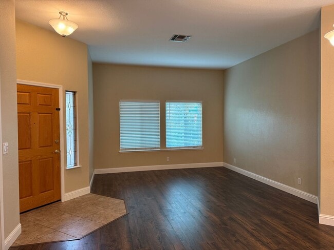 Foto del edificio - Beautiful single level corner lot