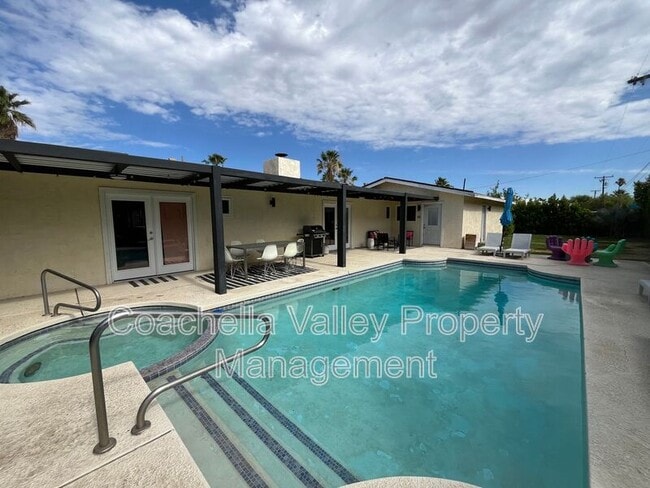 Building Photo - 2960 N Cypress Rd