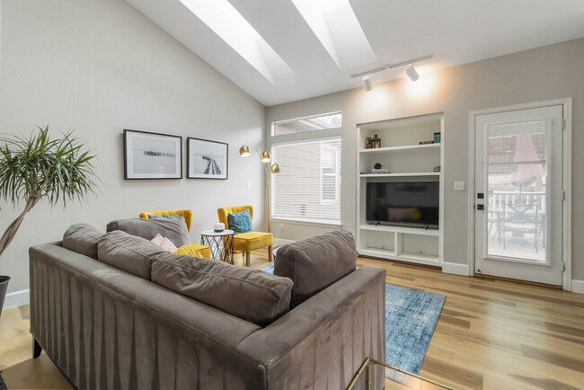 Foto del edificio - 2306 Beacham Dr