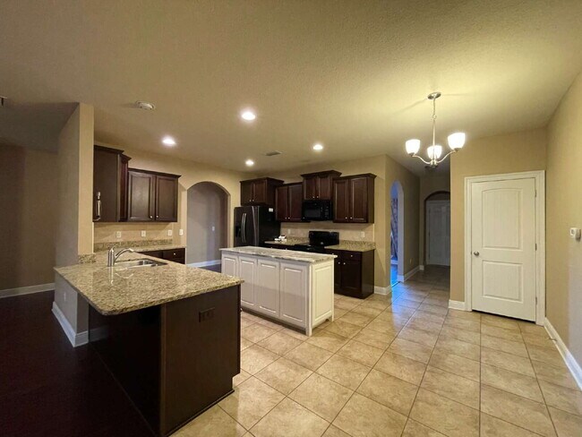 Foto del edificio - Coming Soon!! "Spacious 4-Bedroom Oasis with 3 Full Baths in Panama City – 2,582 Sq. Ft. of Comfo...