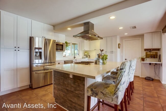 Building Photo - 4 br, 3 bath House - 3235 Solar Lane