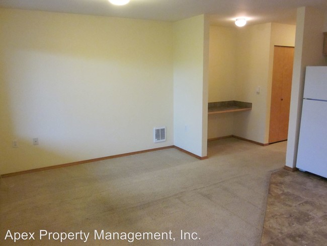 Building Photo - 520 Tremont Ave