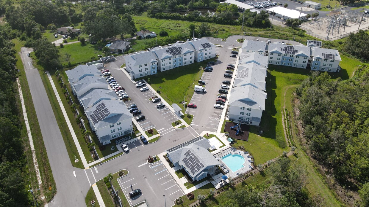 Primary Photo - Banyan Hammocks Apartments