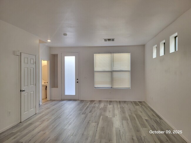 Foto del edificio - 9708 Villa Lorena Ave