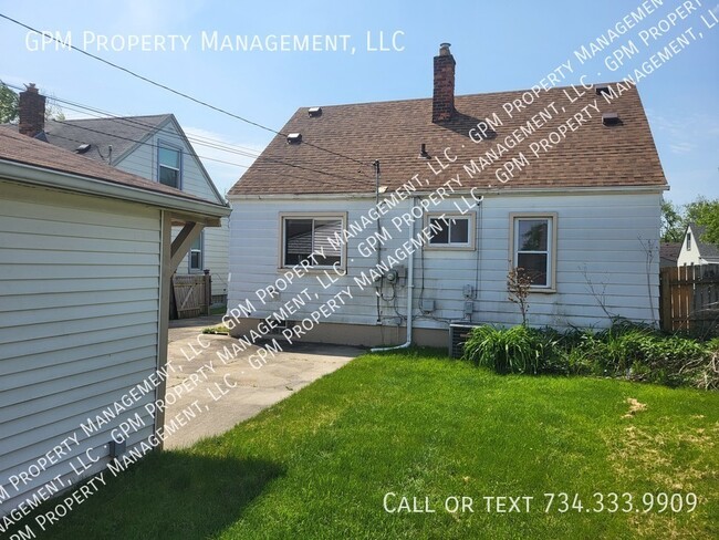 Building Photo - Southgate home for You!