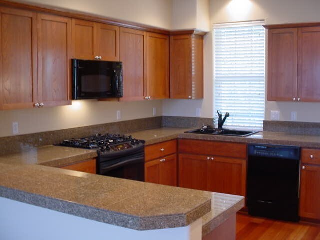 Building Photo - Spacious Orenco Gardens Townhome Near Max ...
