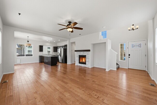 Foto del edificio - $2,640.95 with $300 off the first month's rent, 4 Beds - 3.5 Bath, Single Family Home in Colorado...