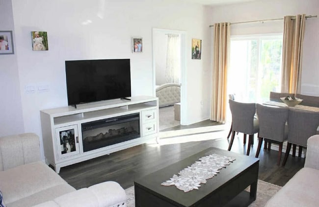 Foto del edificio - 3528 Bells Lk Cir