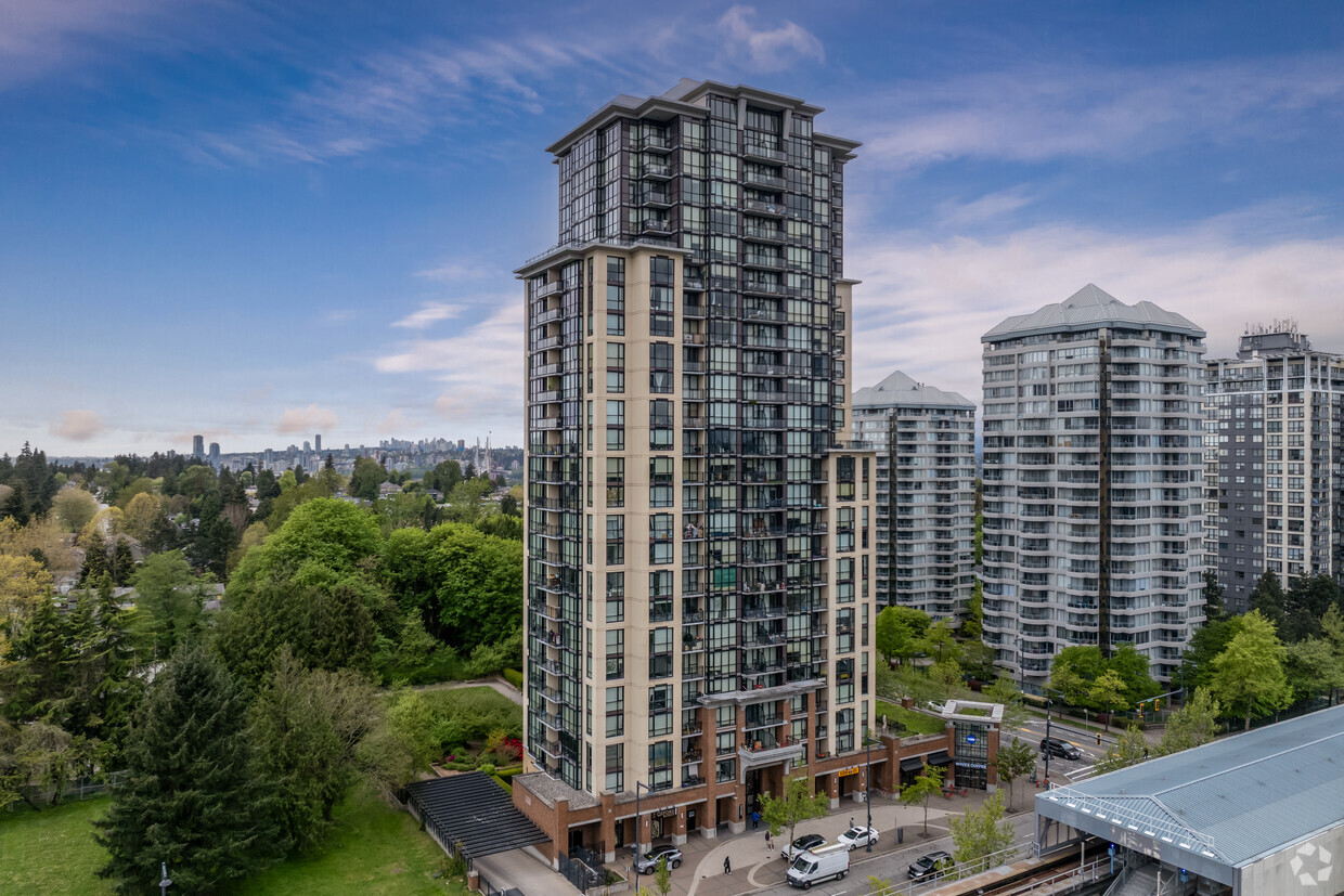 Primary Photo - City Pointe Towers