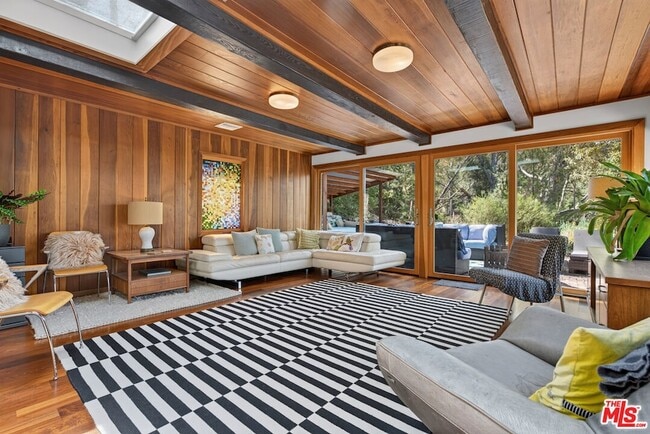 Building Photo - 1738 Topanga Skyline Dr