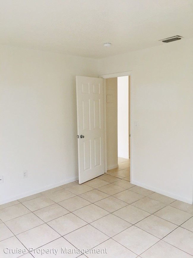 Building Photo - 3891 Riverside Dr