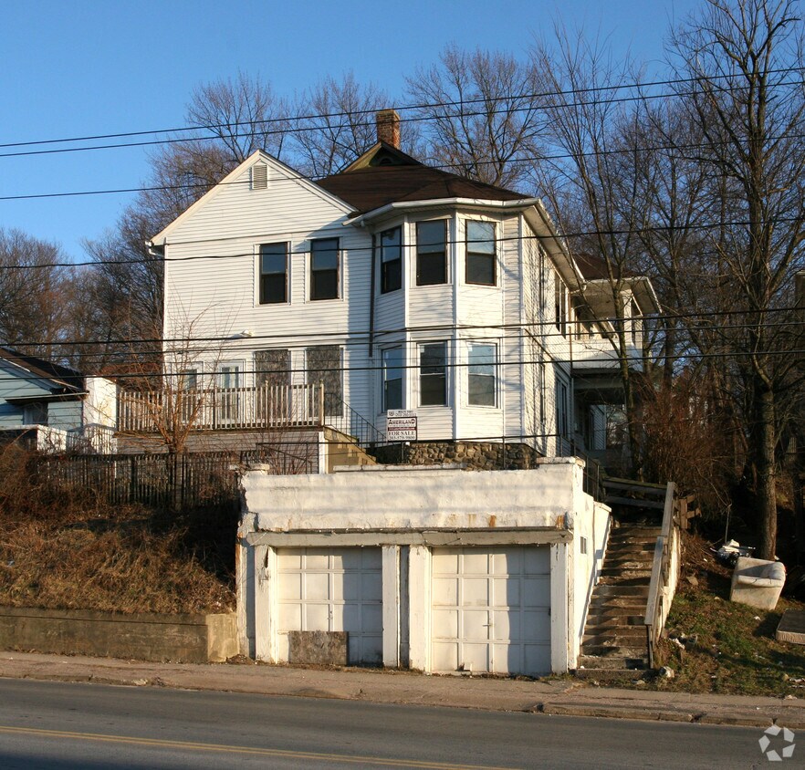 Foto del edificio - 108 Meriden Rd