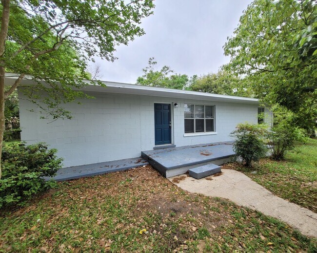 Foto del edificio - 1315 W Jordan St Pensacola. Waived Applica...
