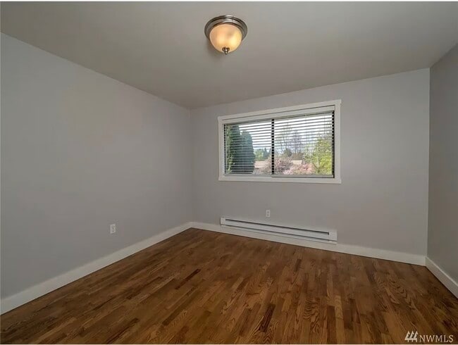 Building Photo - 13700 90th Ave NE
