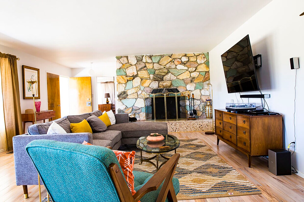 Foto principal - 56996 Crestview Dr