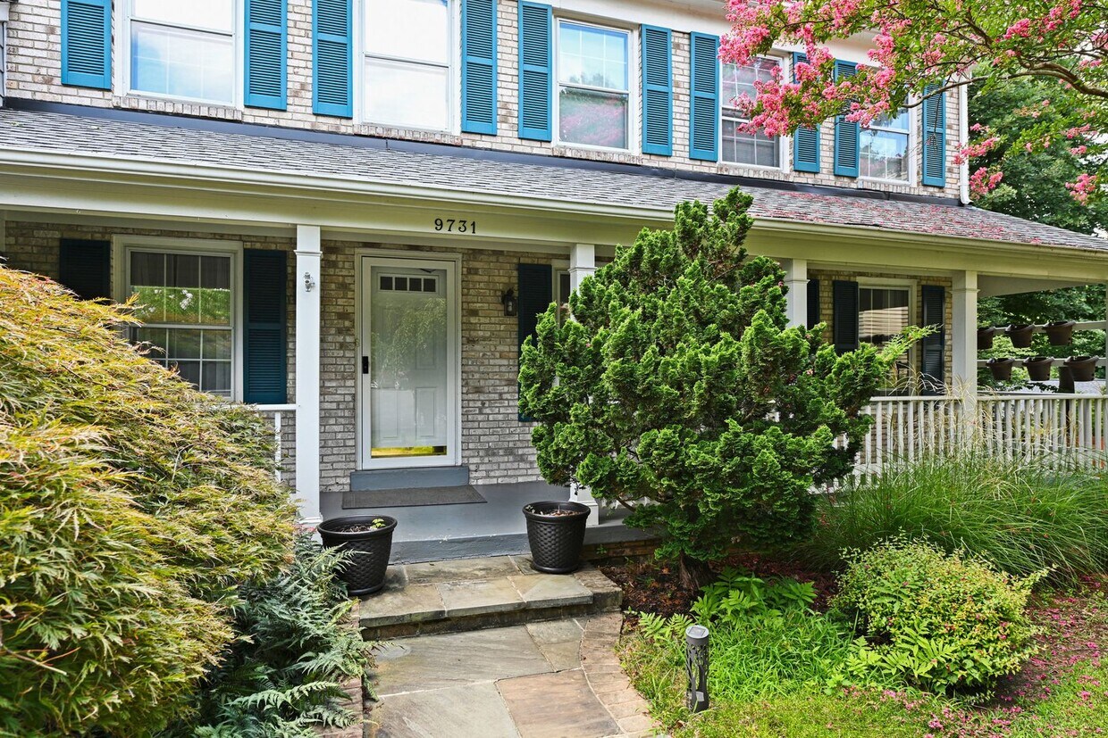 Foto principal - Great colonial on quarter acre lot! 9 Mont...