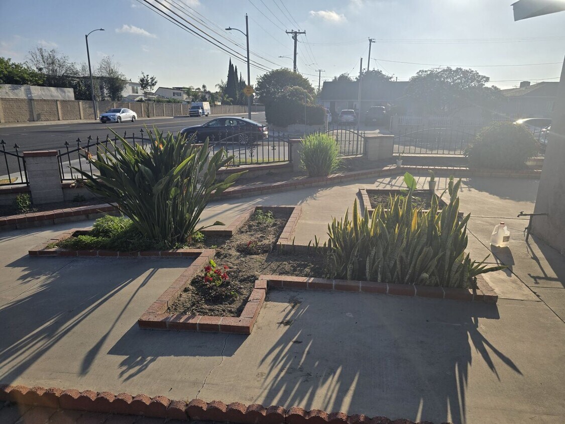 Primary Photo - 10271 Hazard Ave