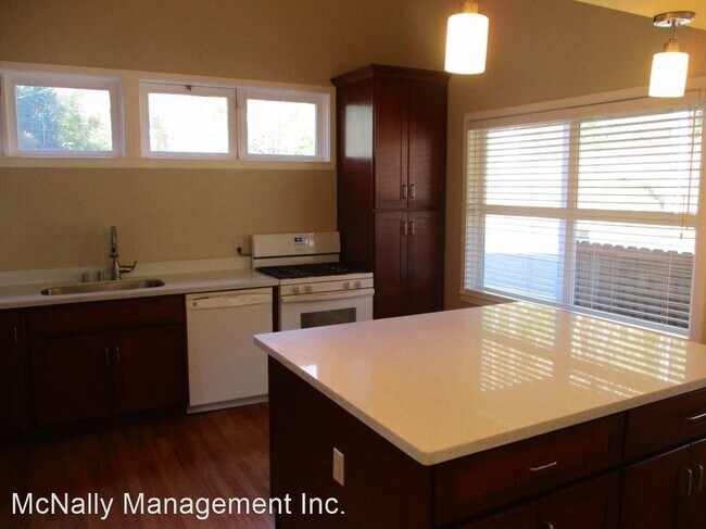 Building Photo - 2 br, 2.5 bath House - 3720 East Bay Drive